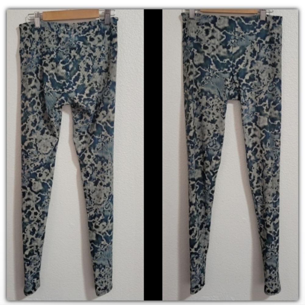 Onzie floral printed leggings size small/medium